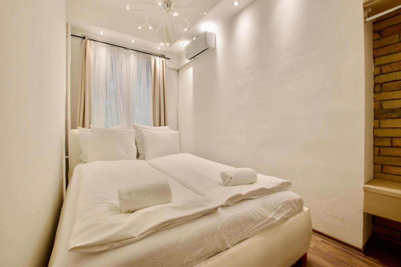 Standard Apartment By Hi5 - Center Of City Center Budapest Exteriör bild